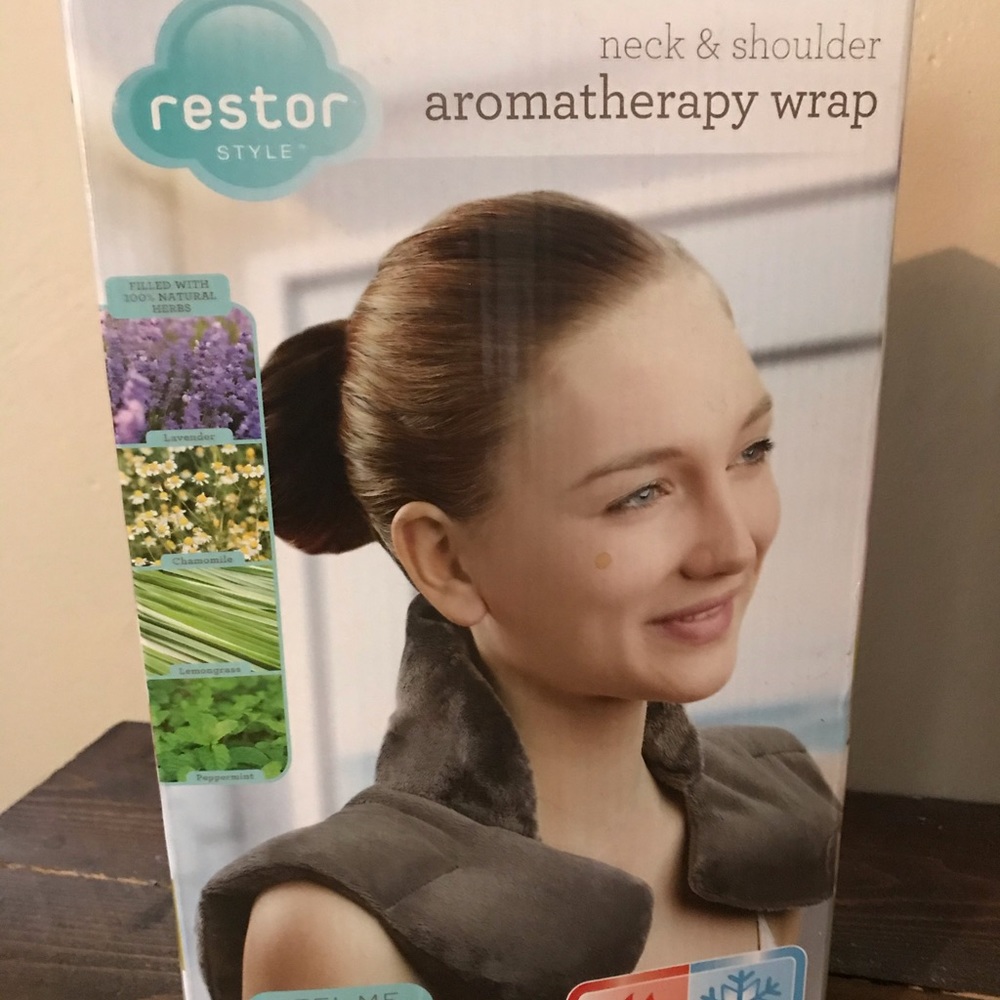 Aromatherapy neck and shoulder lavander wrap